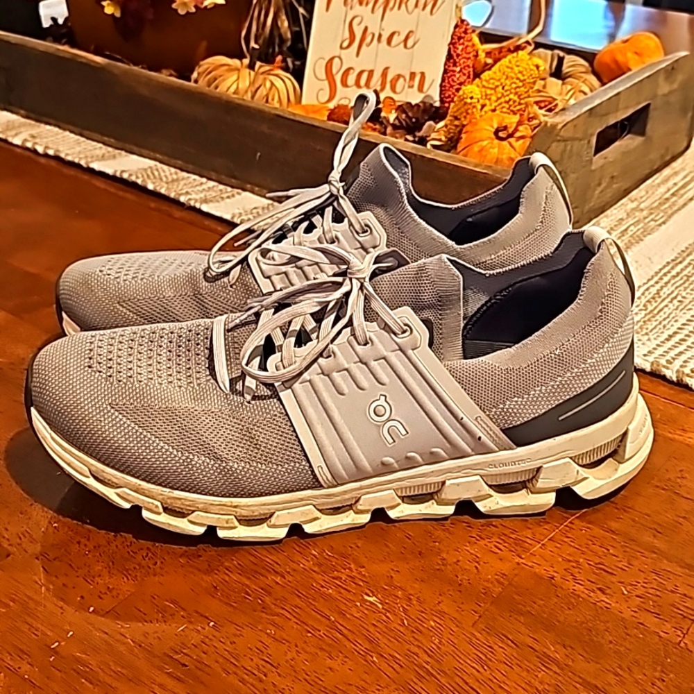 Mens OnCloud shoes, Size 13